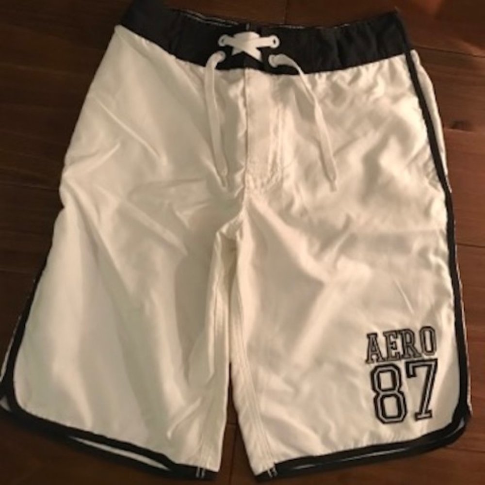 Aero white board short trunks, small unworn